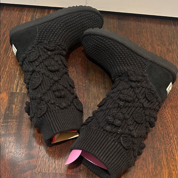 2/$80 NWOT UGG black cable knit boots sz 6 - Picture 7 of 8